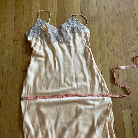 40s Vintage Peach Satin Slip - Picture 9 of 9